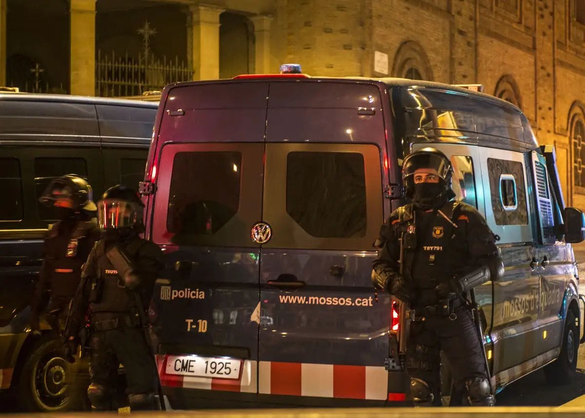 Els Mossos van demanar cautela als comerços de Sants davant d'una marxa