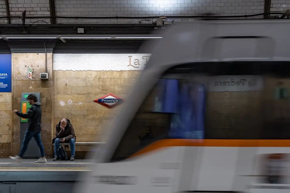 Barcelona reforça el metro com mai en Sant Jordi: més trens i canvis en autobusos
