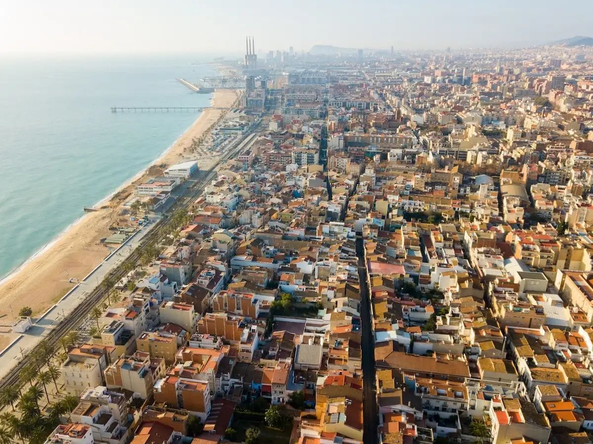 Badalona reordena su centro con más espacio peatonal y menos coches