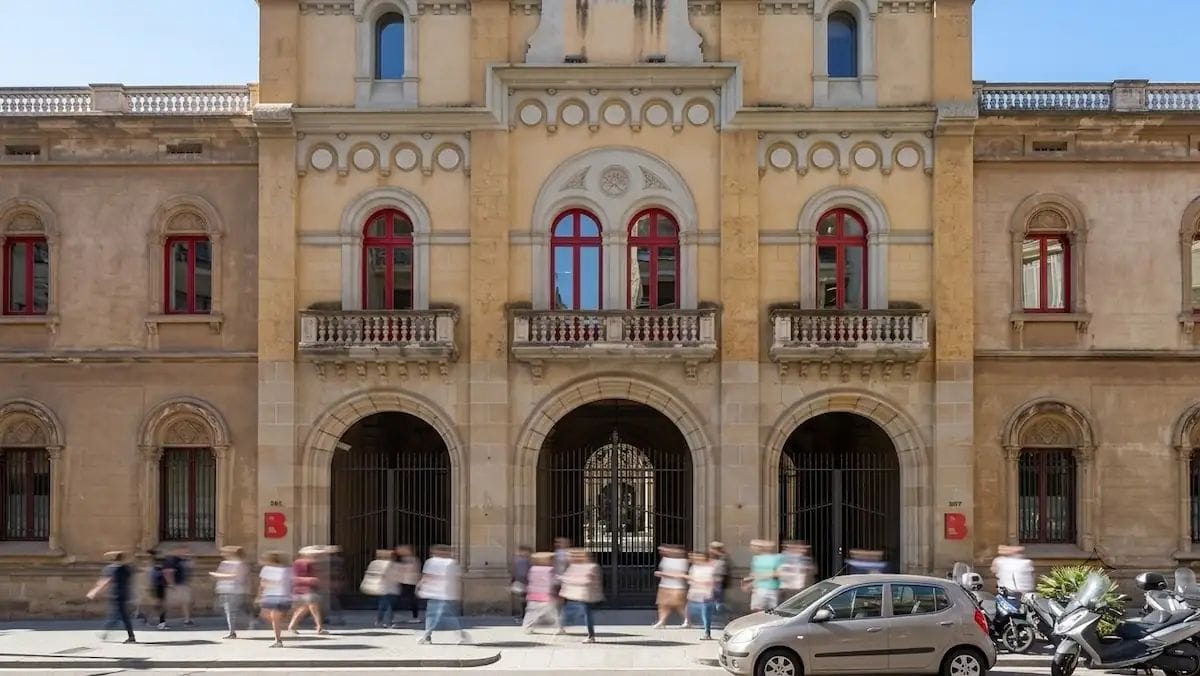 Horta-Guinardó reorganitza les seves oficines municipals en un edifici centenari