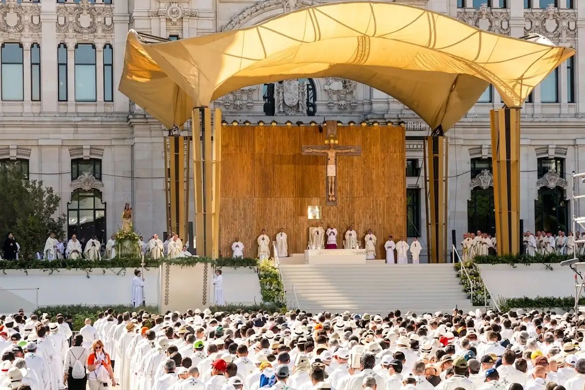 Misa de León XIV en la plaza de Cibeles