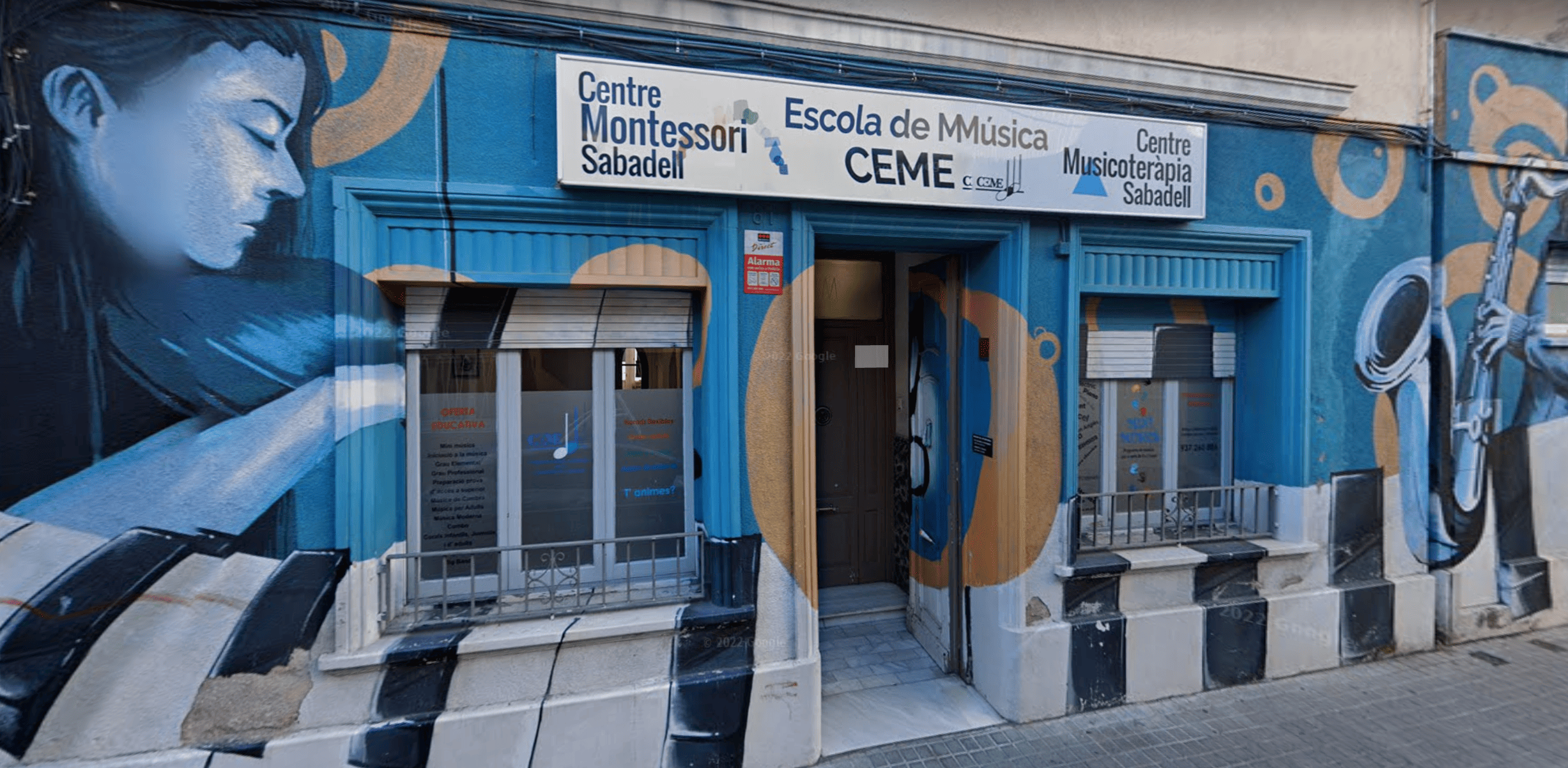 La façana de l'edifici de l'antic CEME de Sabadell