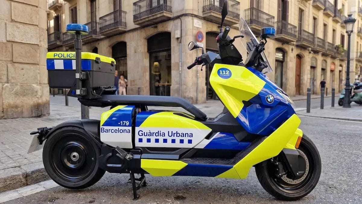 Barcelona renova les motos de la Guàrdia Urbana amb més models elèctrics