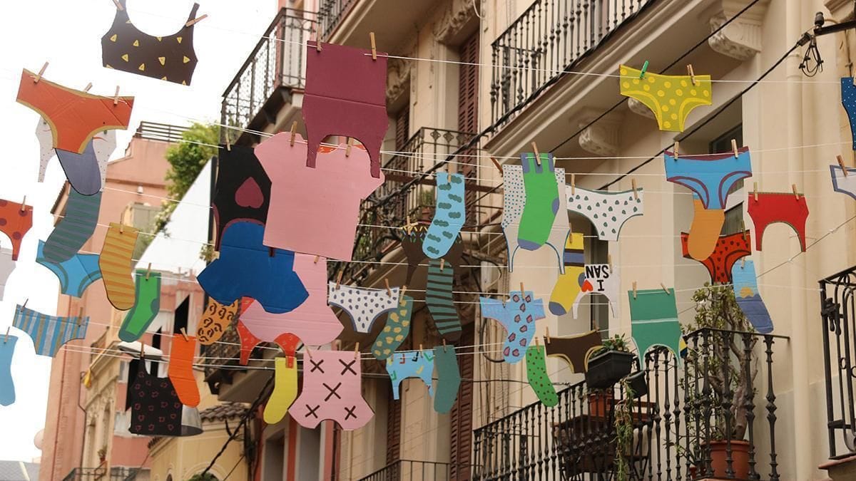 La Festa Major de Sants comença sota la amenaça de pluja i tempestes