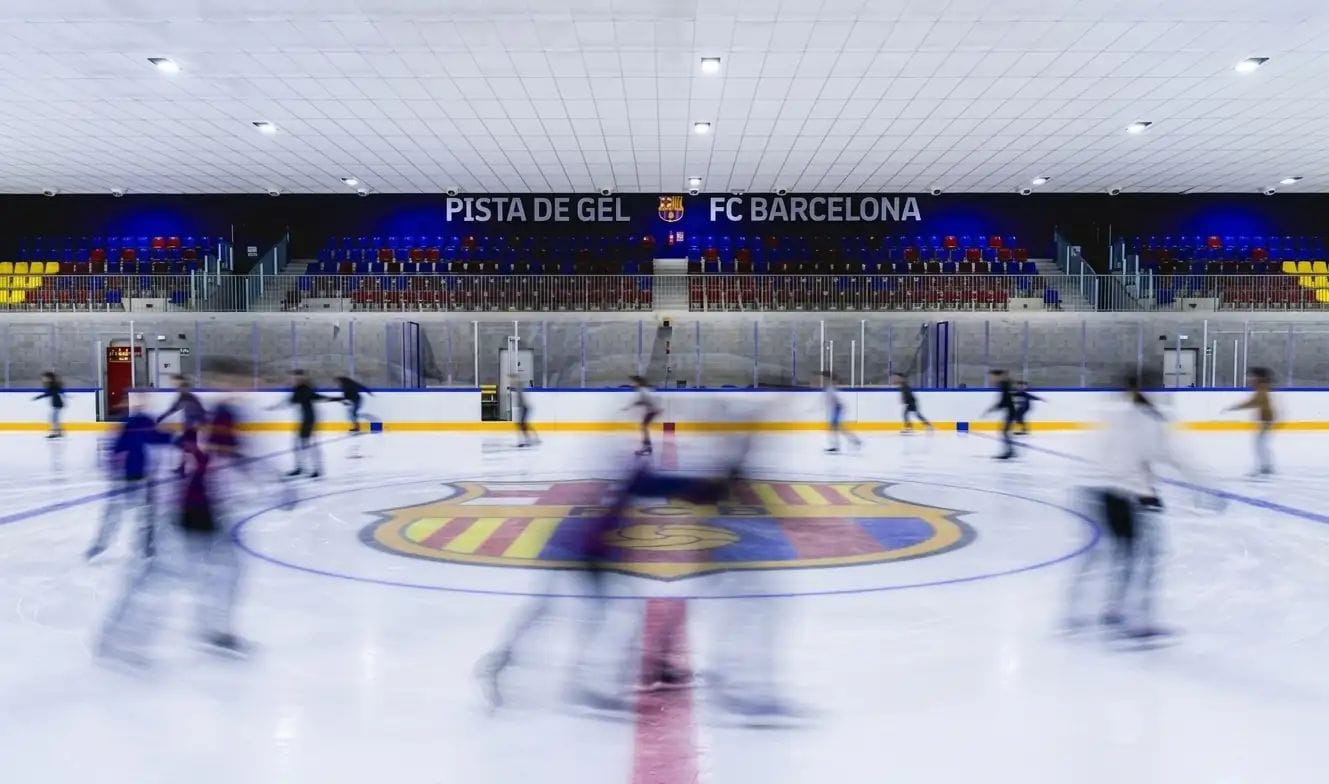 La nueva pista de hielo de Les Corts ya está abierta y cambia el ocio deportivo en Barcelona