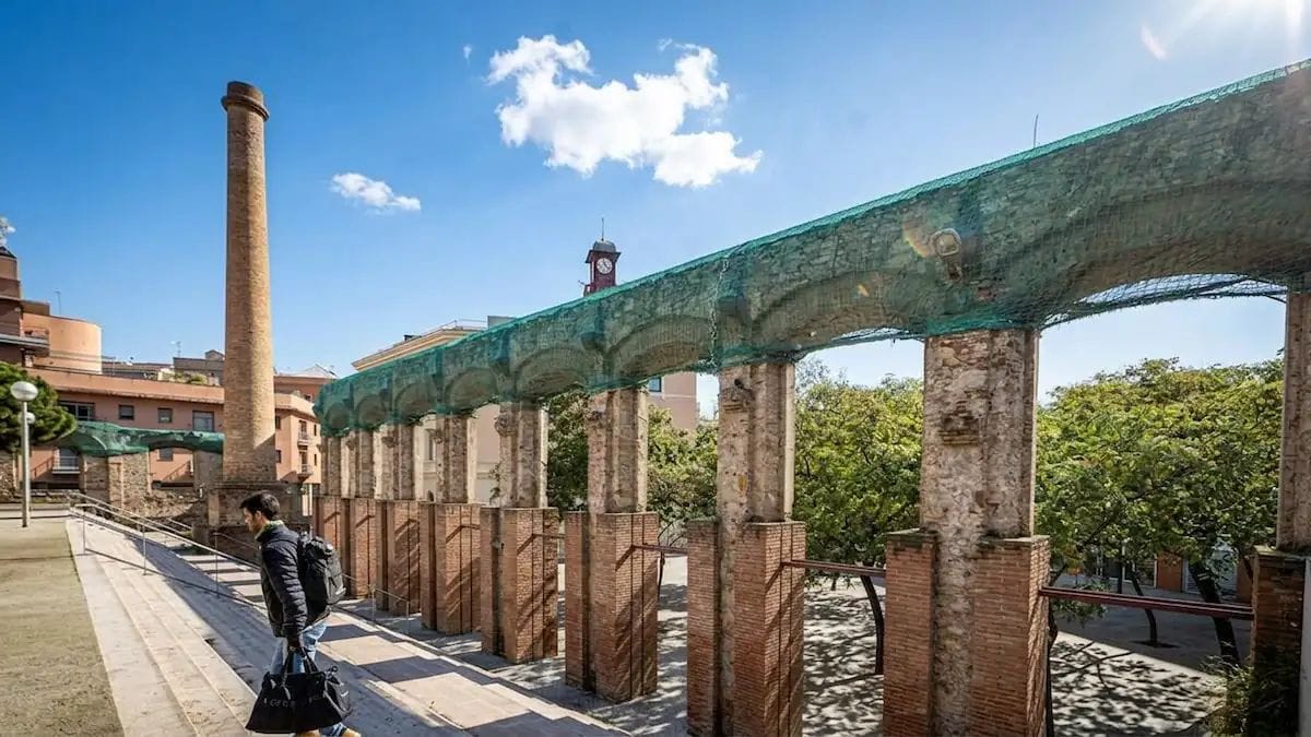 El parc del Clot recuperarà les seves façanes després d'anys de deteriorament