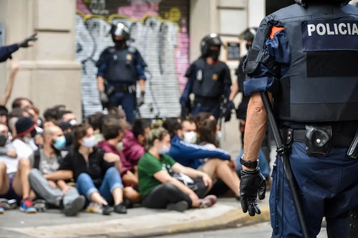 Nous desallotjaments a Barcelona deixen desenes de persones sense alternativa habitacional