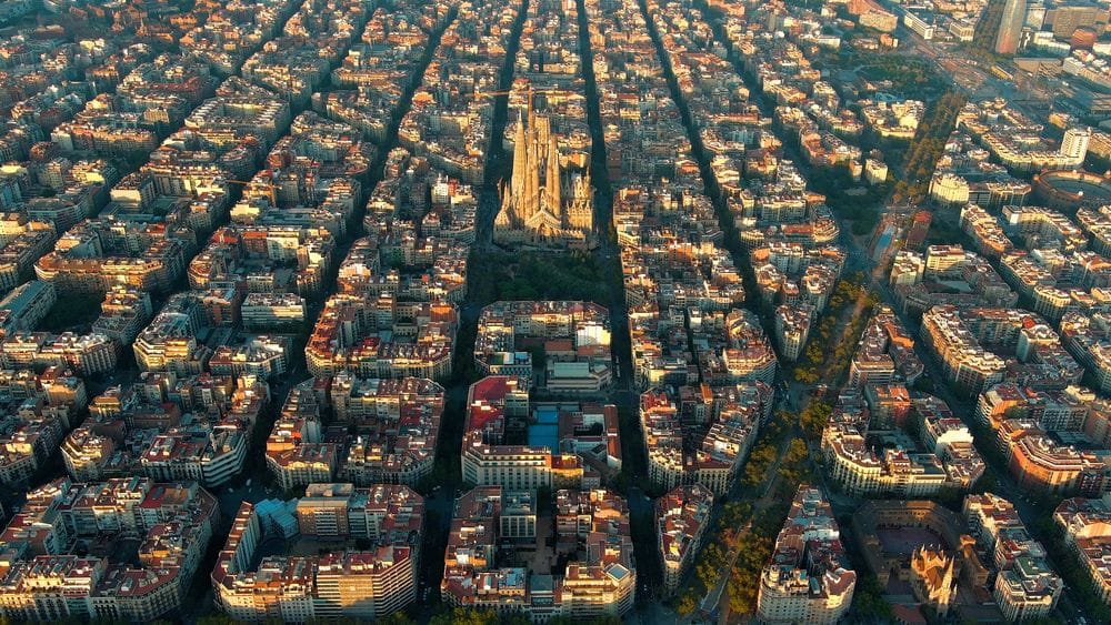 La plaça Gaudí es transforma en abansala de la Sagrada Família pel centenari de Gaudí