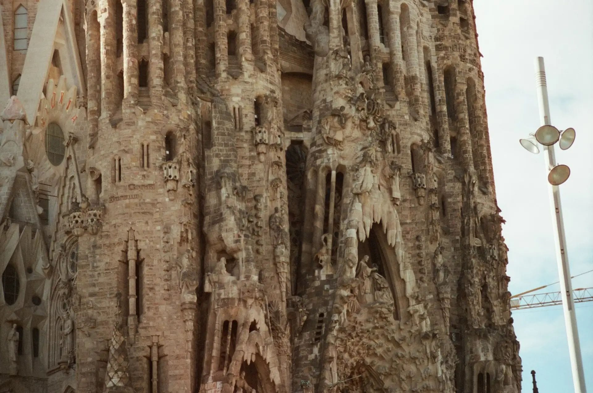 La Sagrada Família retarda la decisió sobre la seva façana més esperada