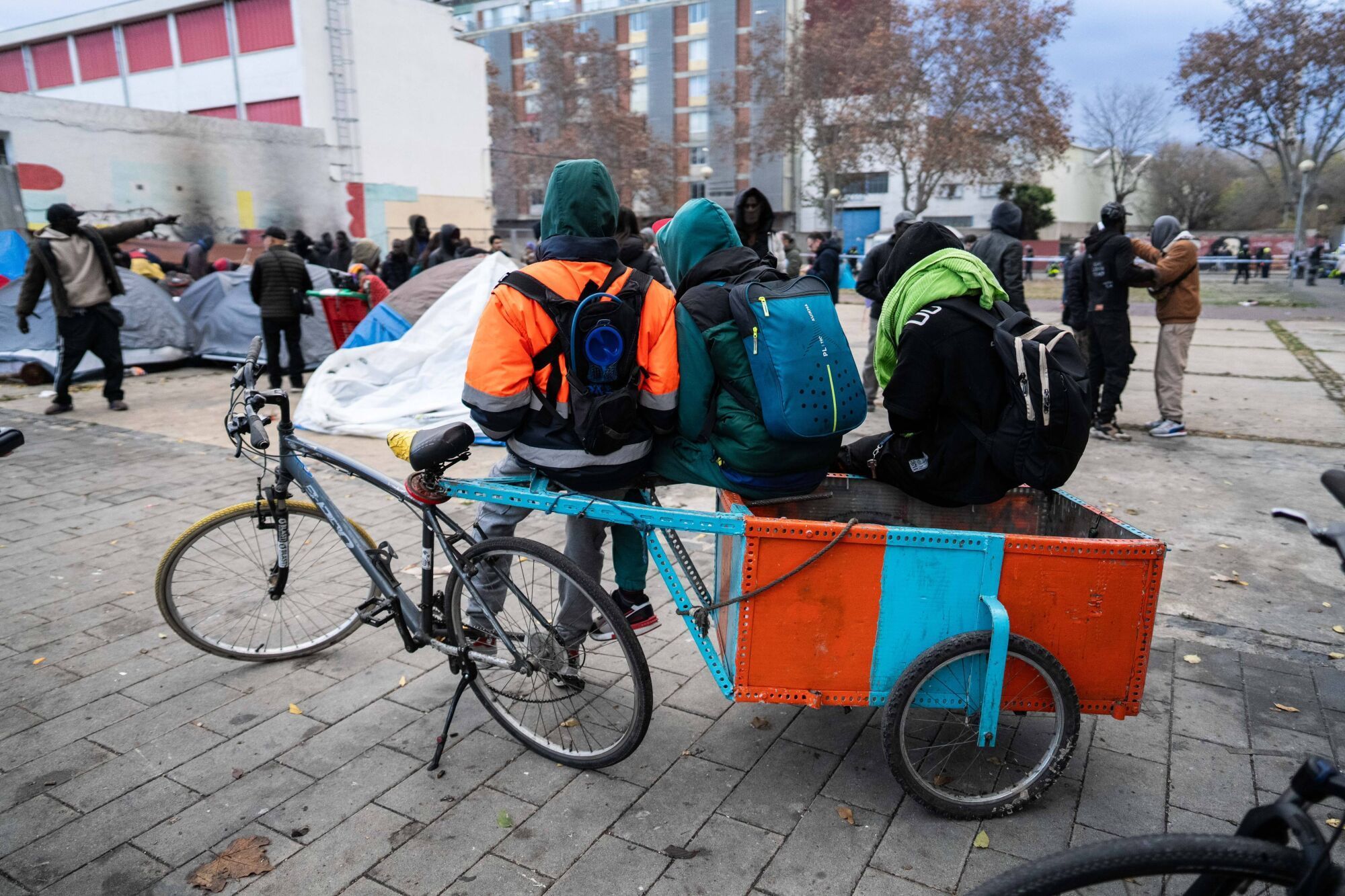 Desalojados del B9 de Badalona buscan refugio bajo presión policial