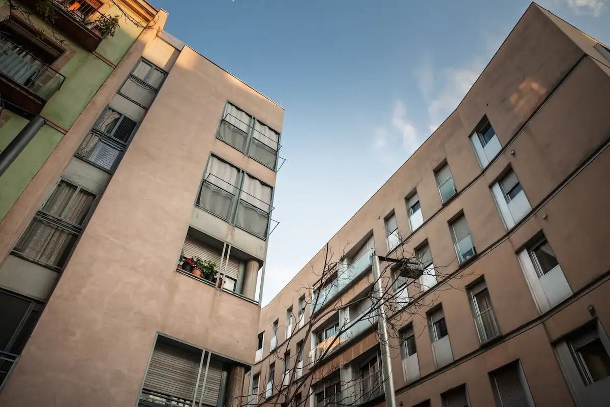 El 65% de Barcelona vive donde comprar piso ya no es asumible