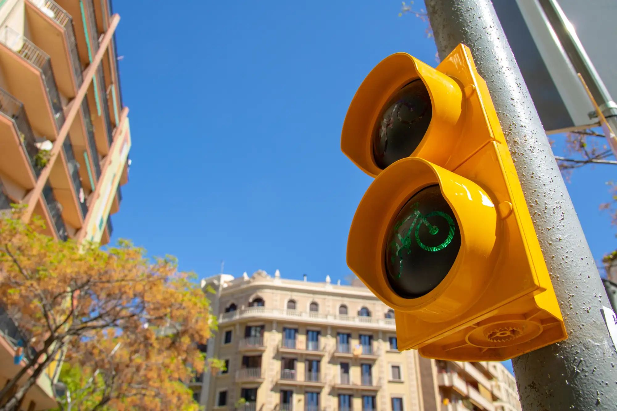 Barcelona reforça els semàfors amb bateries per evitar el caos en apagades
