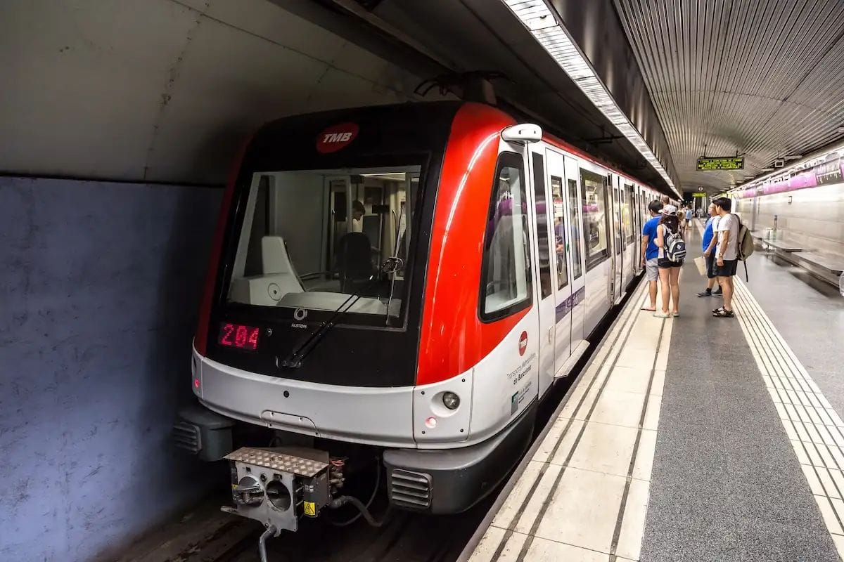 El passadís entre L1 i L3 a Plaça Catalunya tanca dos mesos i alterarà milers de trajectes diaris