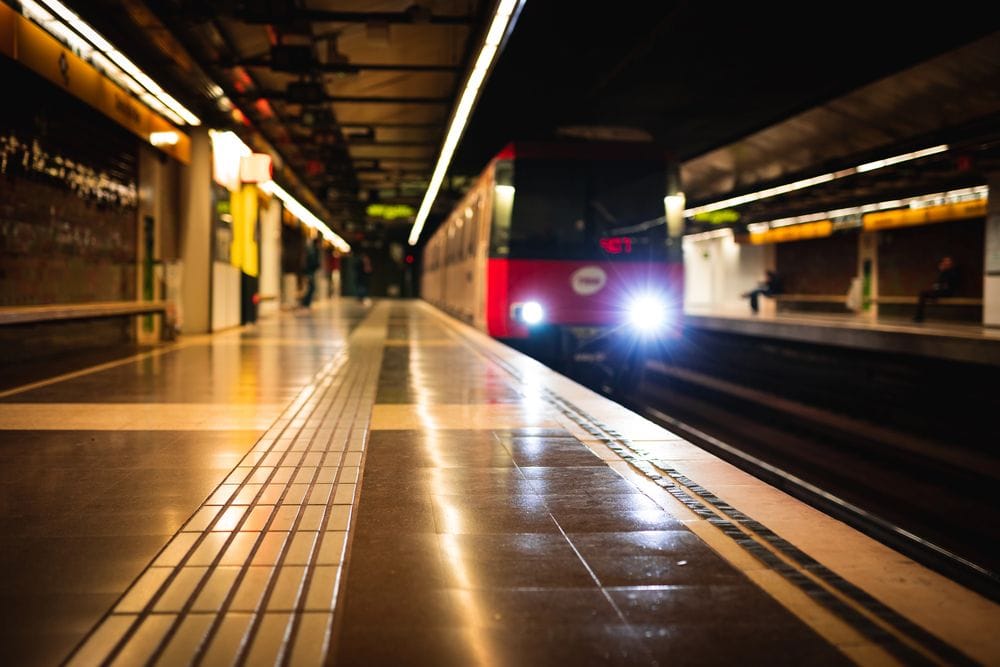 Barcelona ajusta el metro per Nadal: més trens, horaris especials i servei continu per Cap d'Any