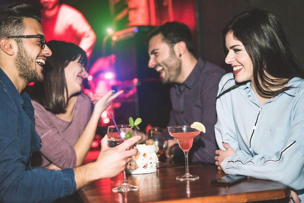 Què Fer a Barcelona per la Nit: Cata de Vins, Tour de Bars i Altres Experiències Nocturnes Inoblidables