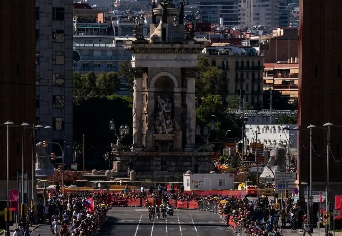 Barcelona vive una jornada histórica con el arranque del Tour de Francia