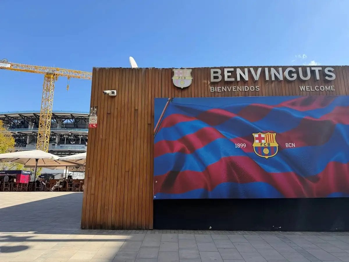 Barcelona estrena un bus circular per moure's per Les Corts els dies de partit