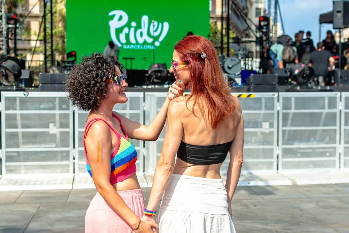 Pride Barcelona 2026 pren el centre amb concerts i manifestació