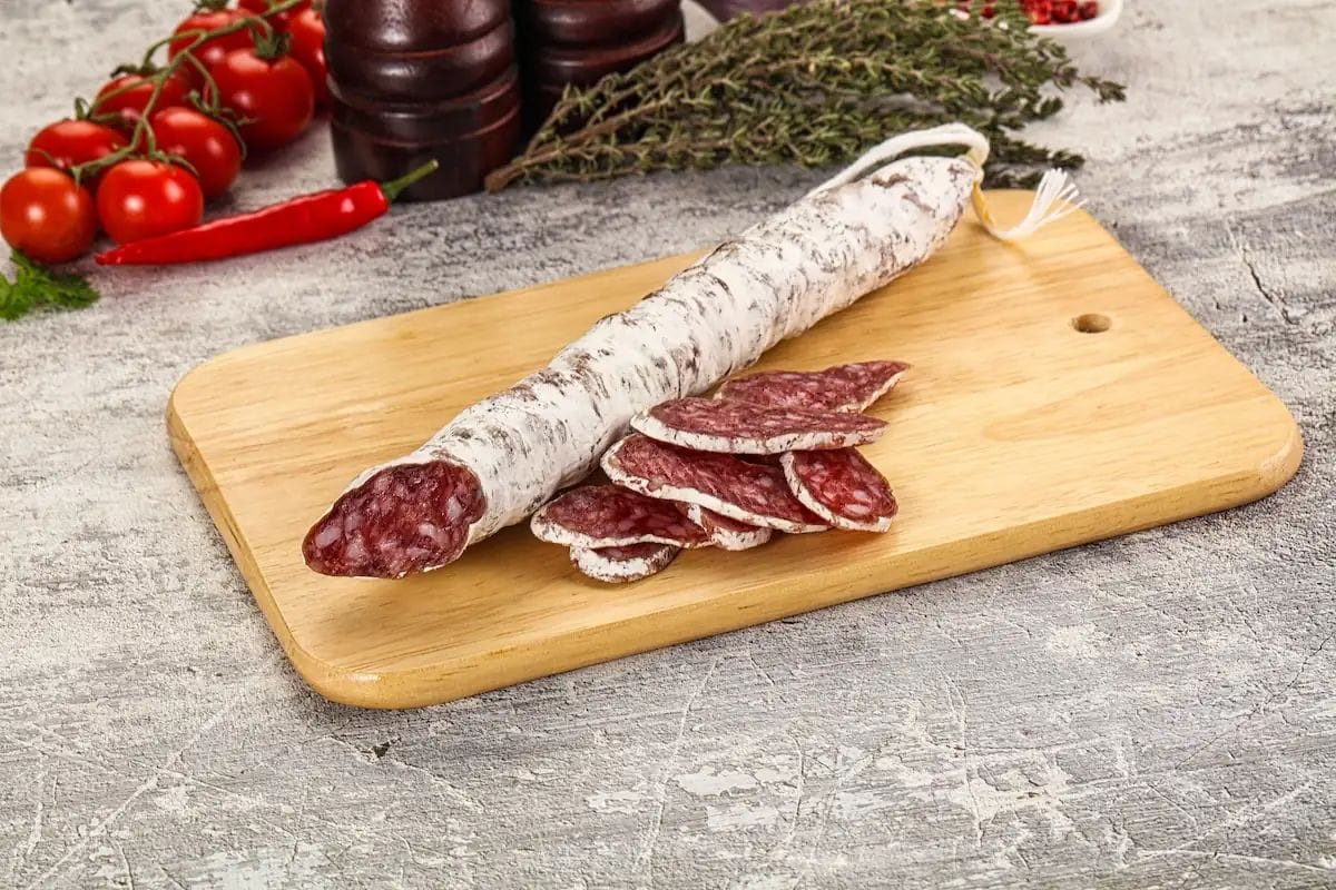 Alerta por salmonella en dos lotes de fuet vendidos en España