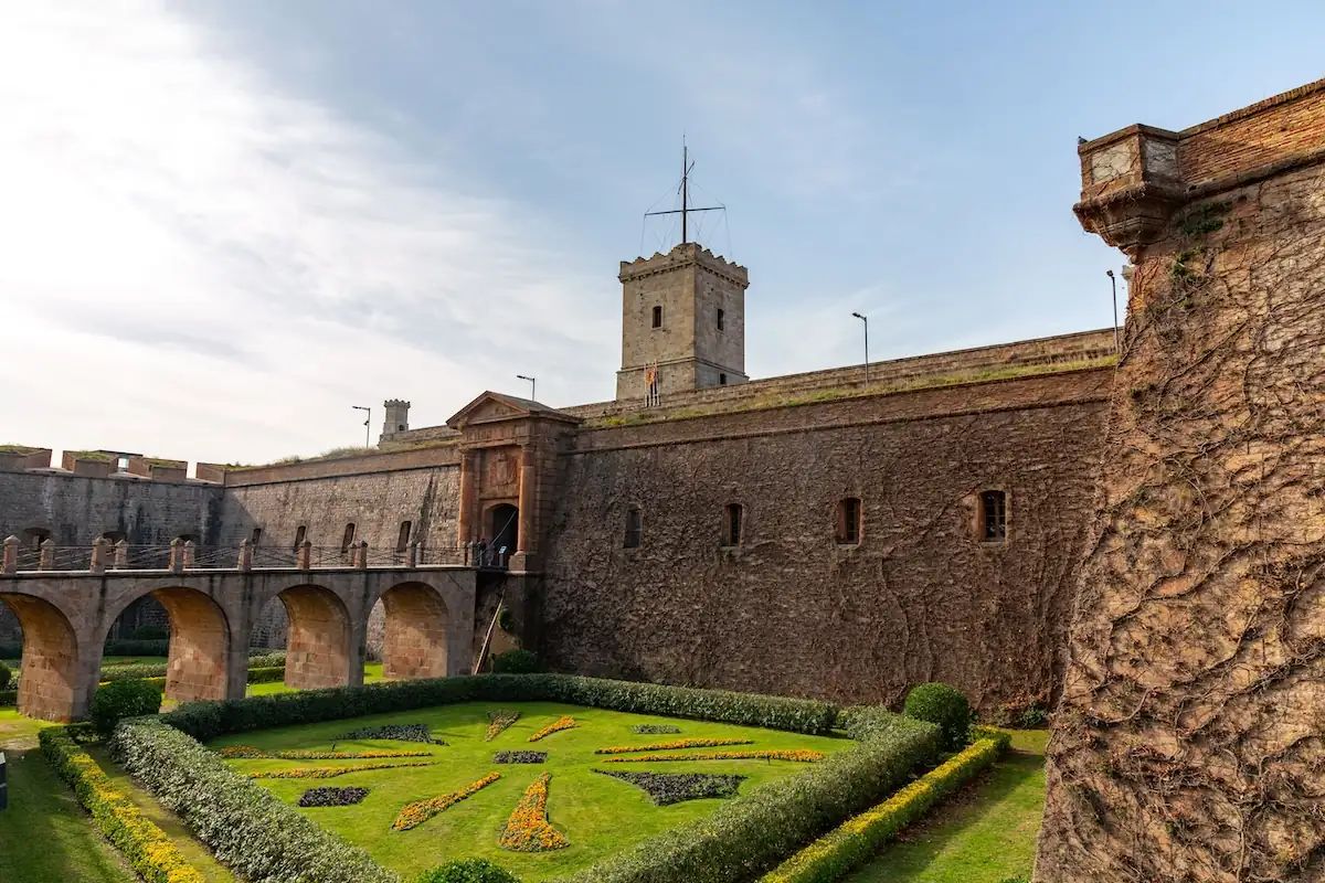 El castell de Montjuïc estrena dues sales sobre memòria, guerra i món obrer