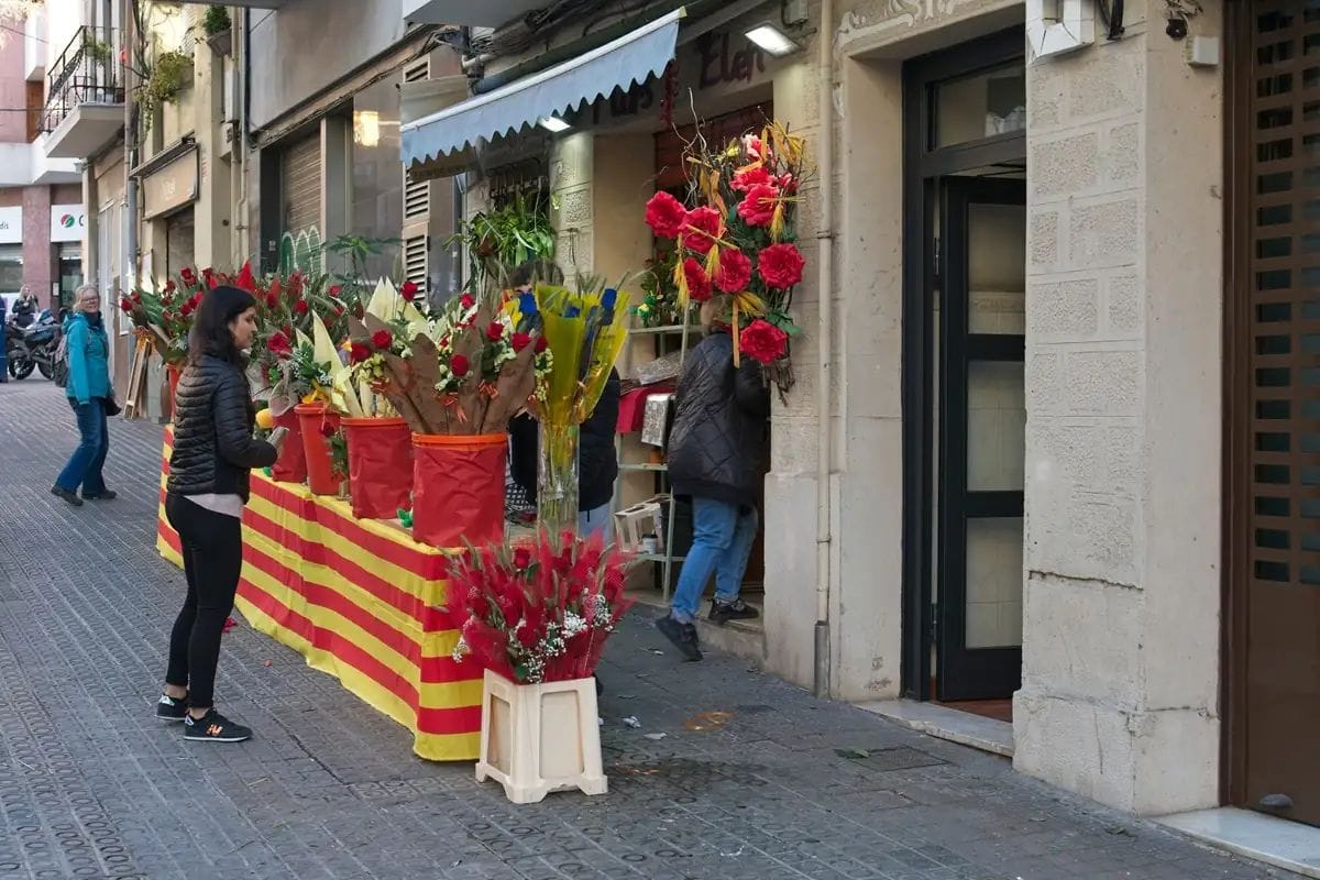 Sant Jordi a Barcelona arriba amb roses més cares però vendes en alça
