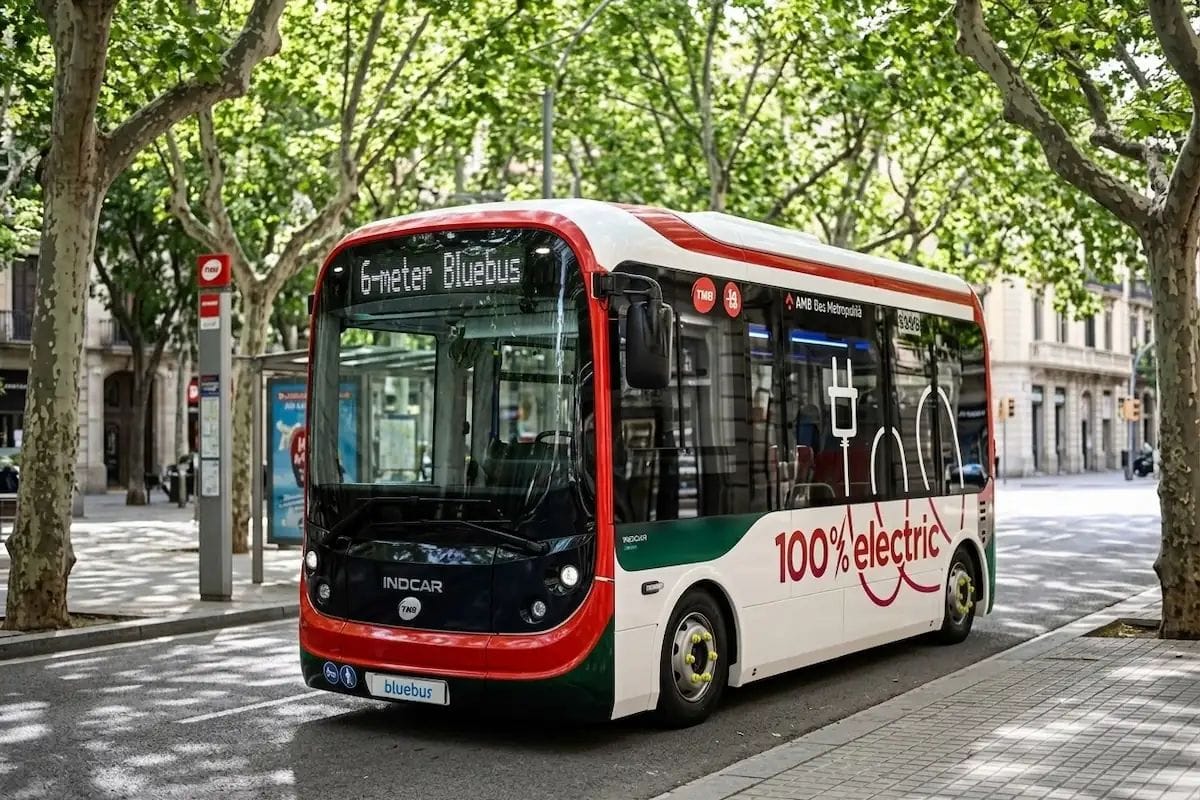 El Bus de Barri s'electrifica: el primer minibús ja recorre Barcelona