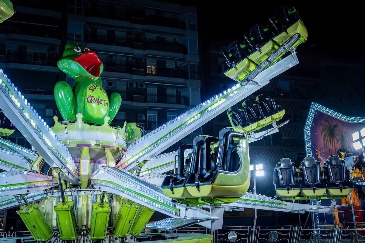 La fira d'atraccions del Poblenou perilla a poques setmanes de la Festa Major