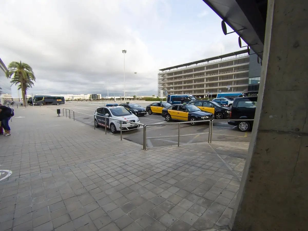 Tensió entre conductors VTC a El Prat per llicències d'altres comunitats