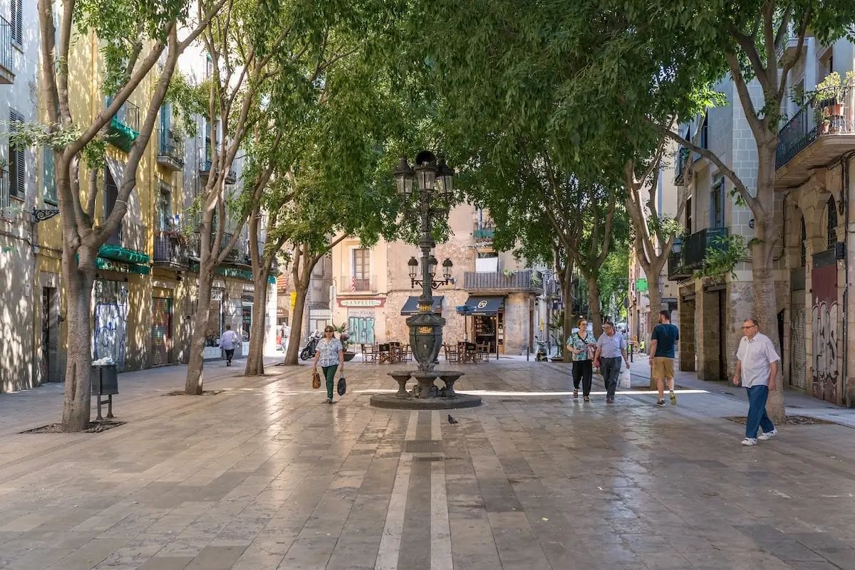 El nou pla d'usos de Ciutat Vella reobre el debat sobre el turisme a Barcelona