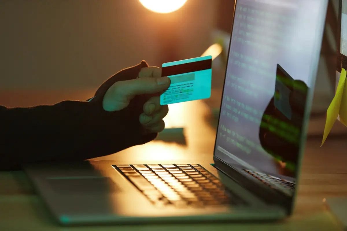 Alerta a Catalunya per una onada de correus de sextorsió amb xantatge en criptomonedes