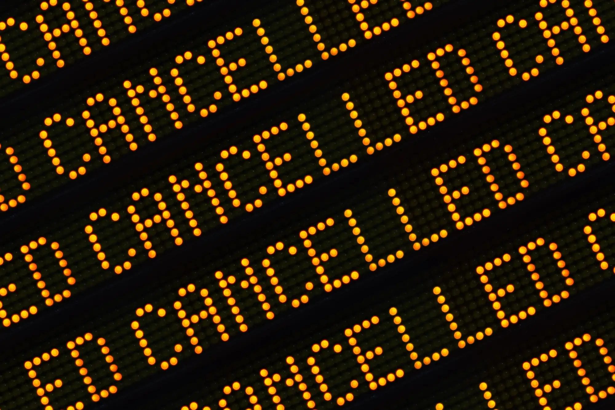 Ola de cancel·lacions en vols de Barcelona a Orient Mitjà per la crisi bèl·lica
