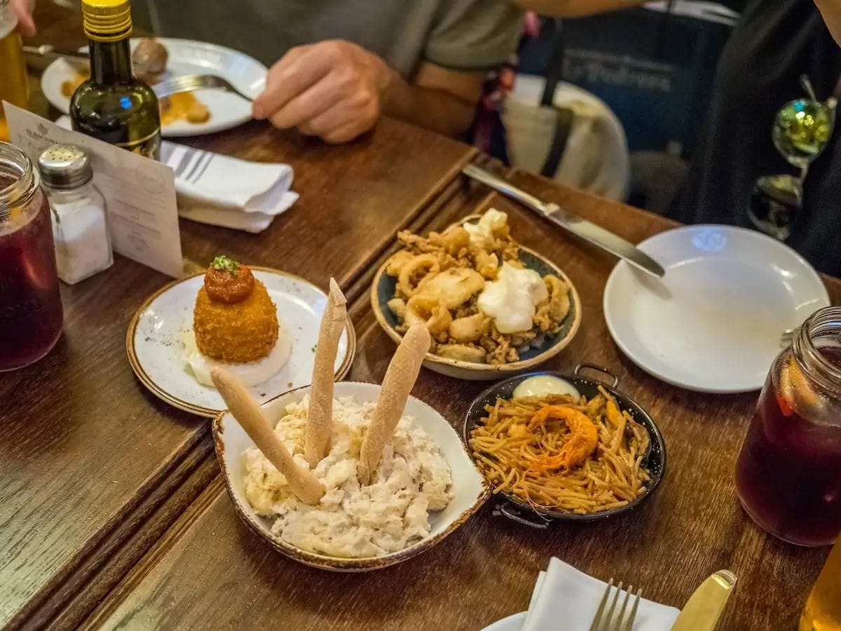 Comer fuera en Barcelona cuesta cada vez más los fines de semana
