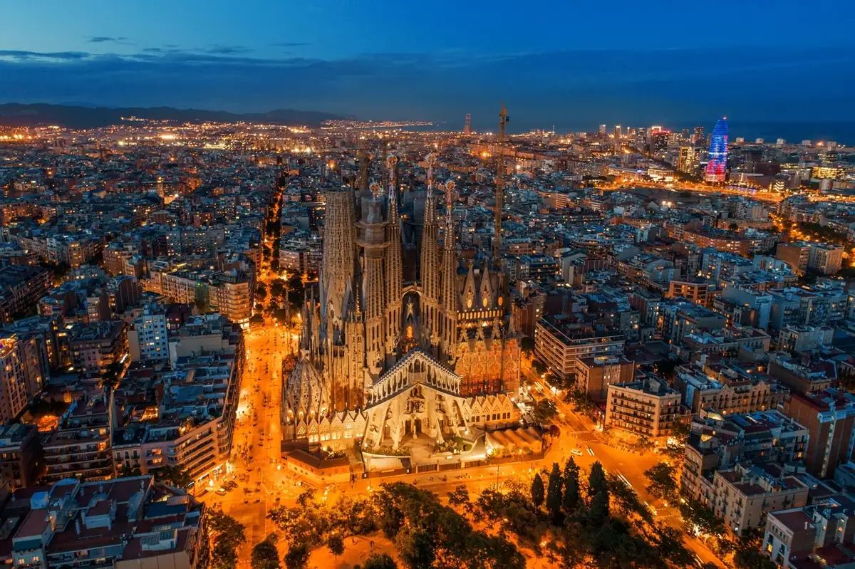La Sagrada Família sorprèn amb un espectacle de llums i tallers únics a Setmana Santa
