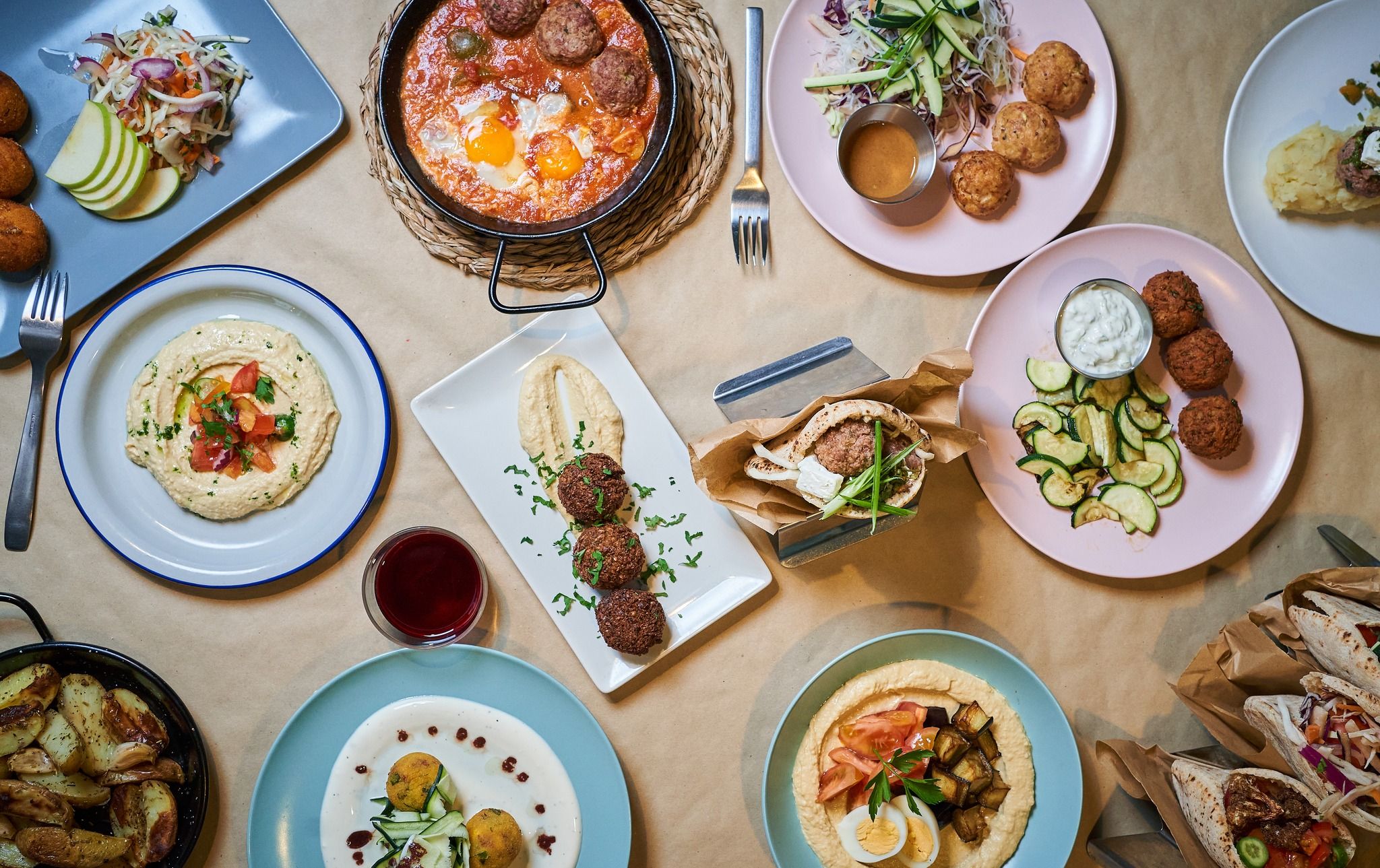 Interior del restaurant A Tu Bola al Raval