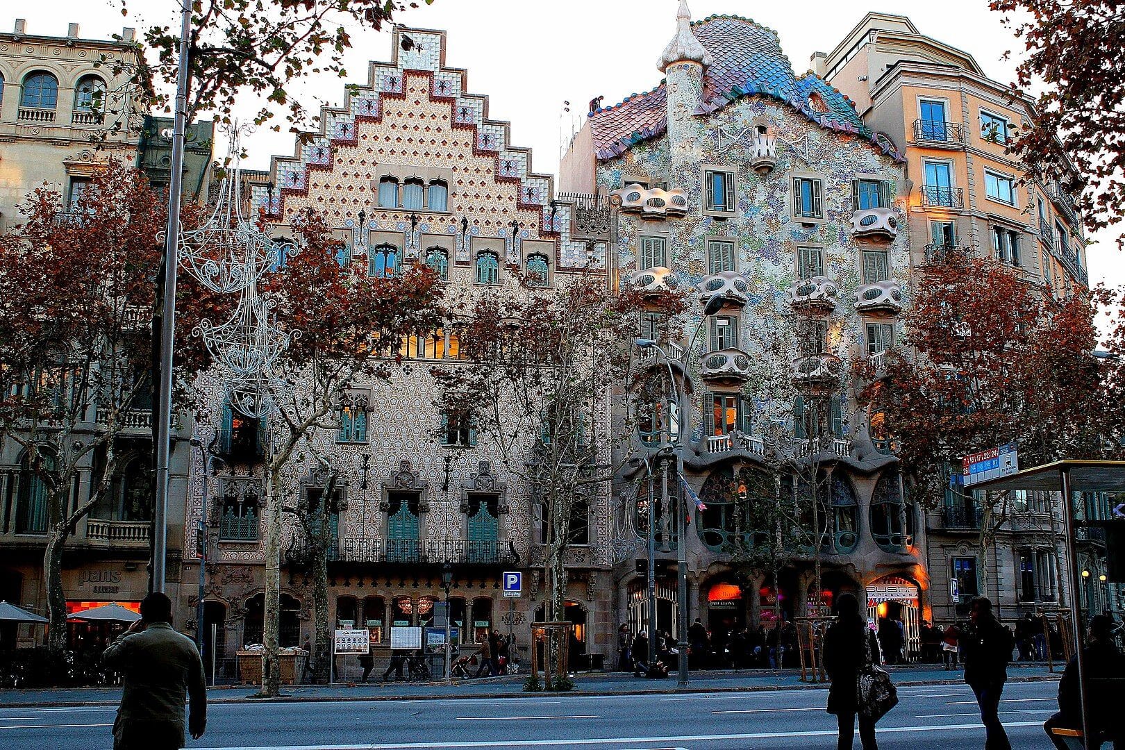 La Casa Amatller y la Casa Batlló (a la derecha)