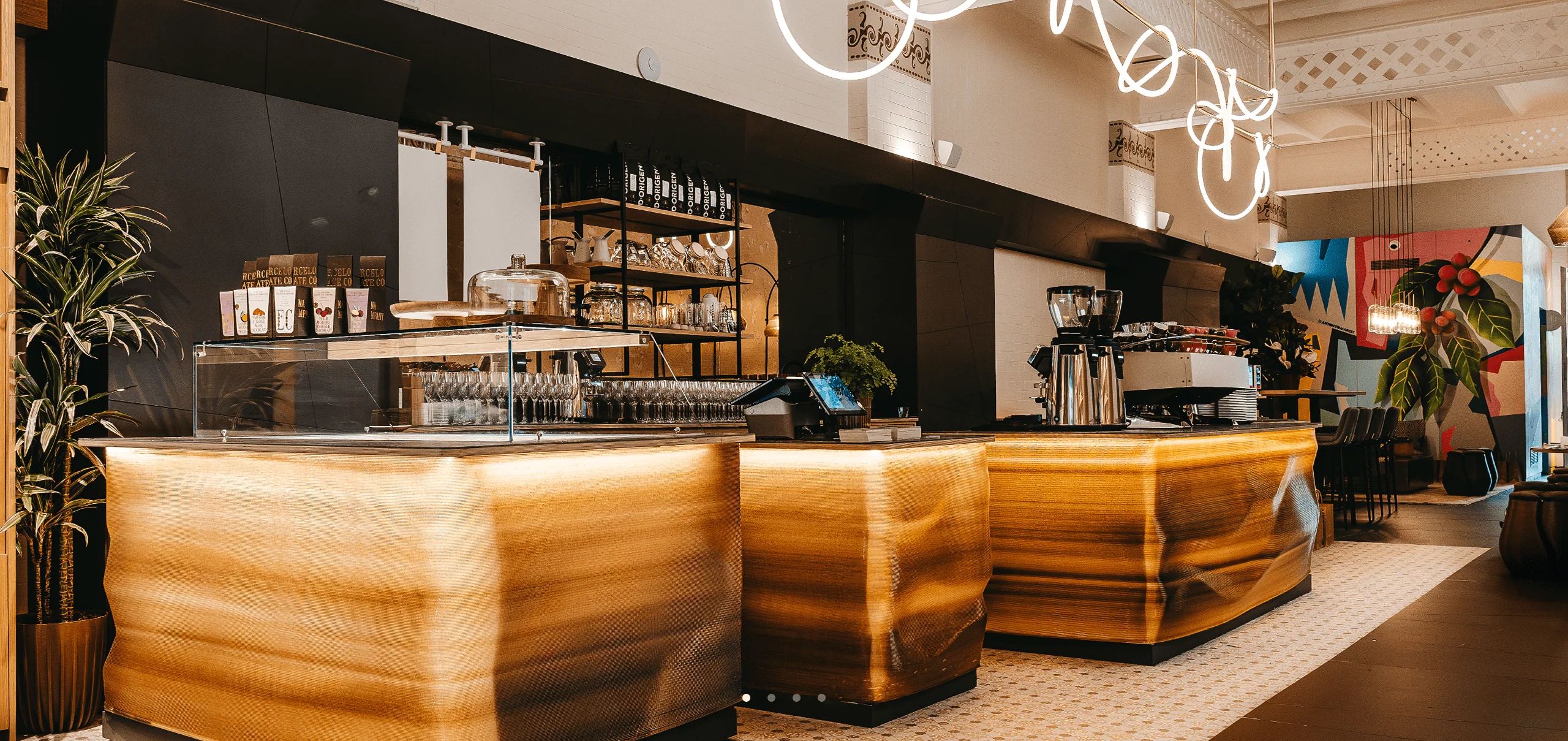 Tassa de cafè al D·Origen del carrer Casp