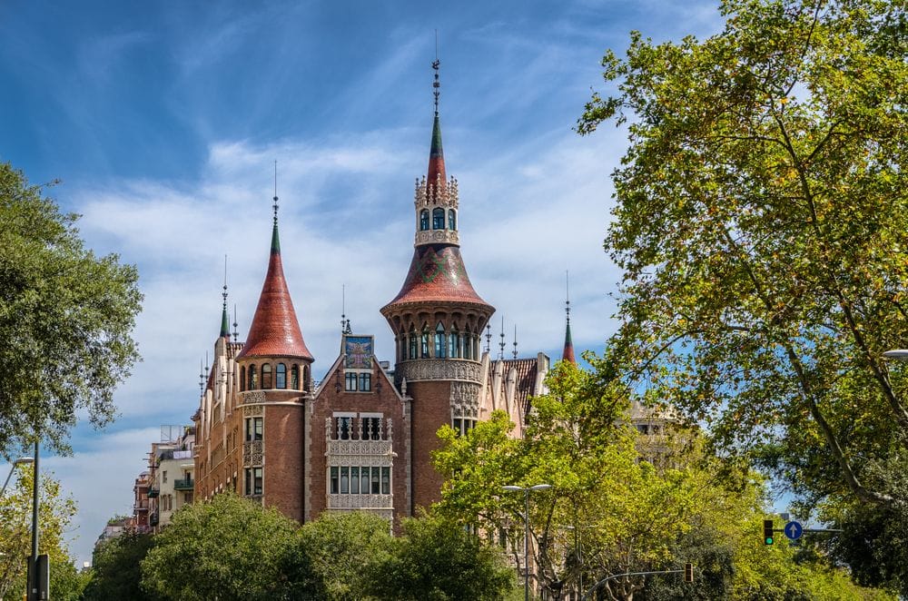 Torres punxegudes de la Casa de les Punxes a l'Avinguda Diagonal