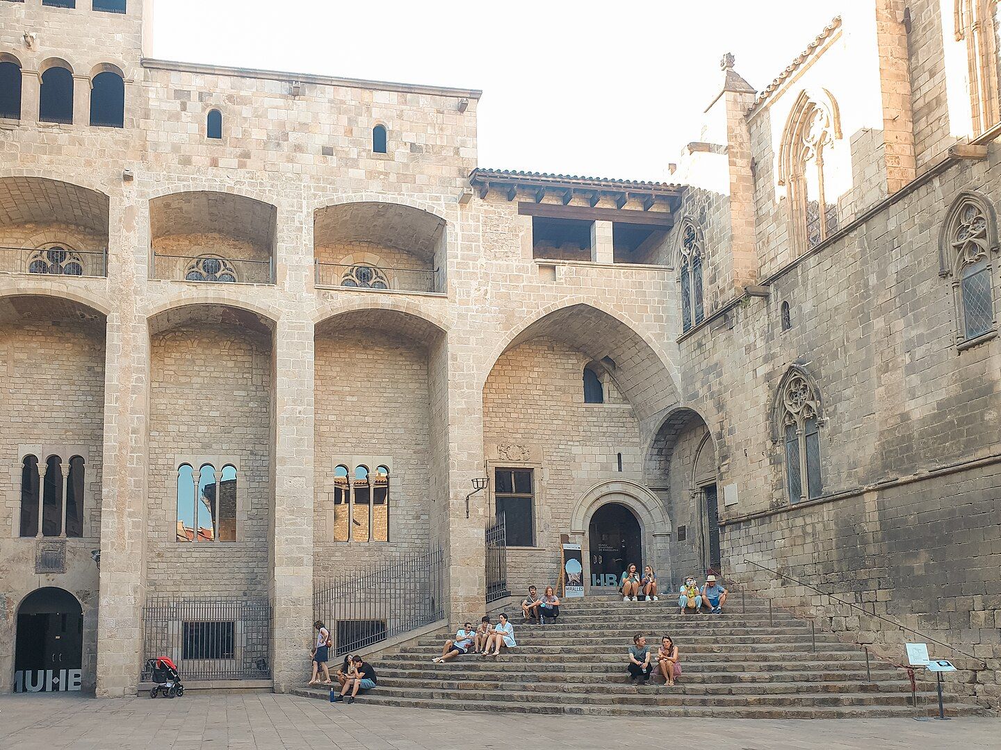 Plaça del Rei amb el Palau Reial Major al fons