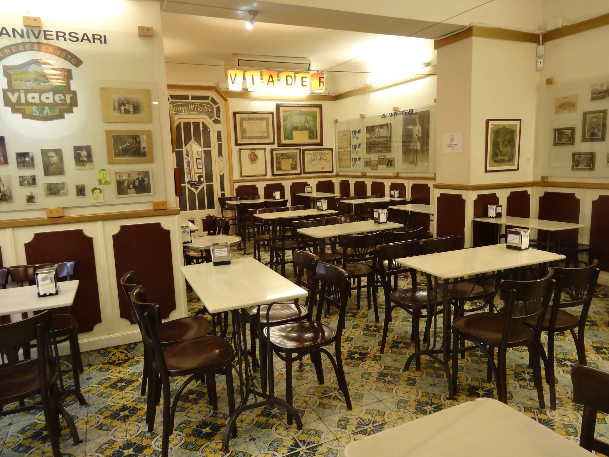 Granja M. Viader al carrer Xuclà del Raval
