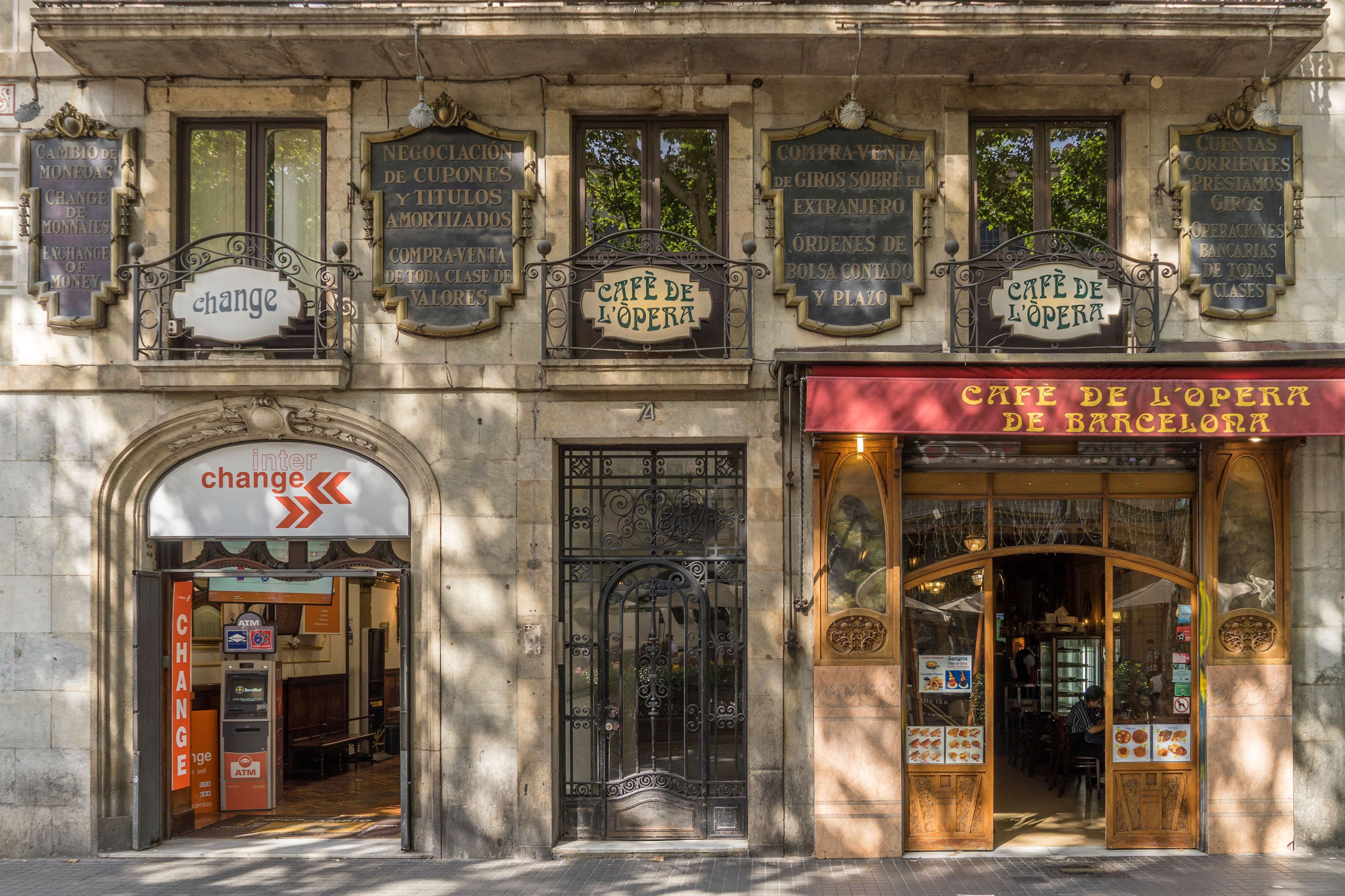 Façana del Café de l'Òpera a la Rambla