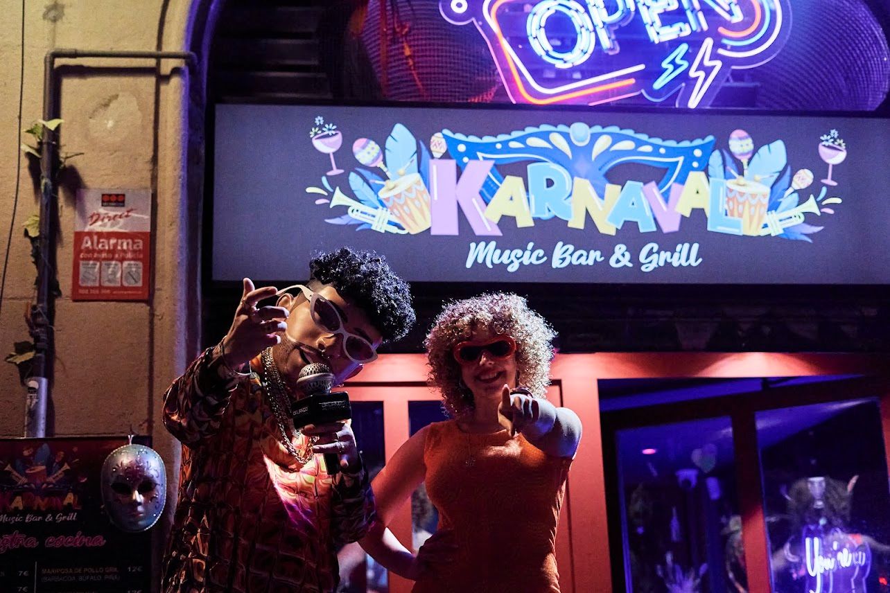 Karnaval Music Bar and Grill al Passatge dels Escudellers