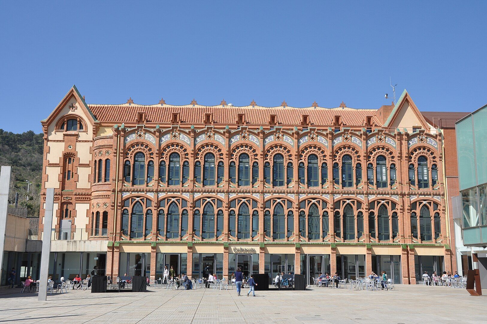 Façana modernista del CosmoCaixa a Barcelona
