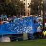 Barcelona corta la luz en la acampada de plaza Catalunya y los manifestantes denuncian falta de seguridad