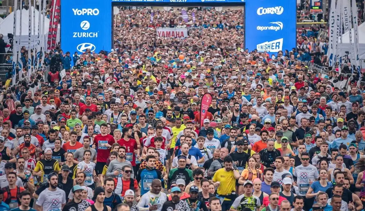Zurich Marató en Barcelona el 5 de marzo de 2026 en Passeig de Gràcia