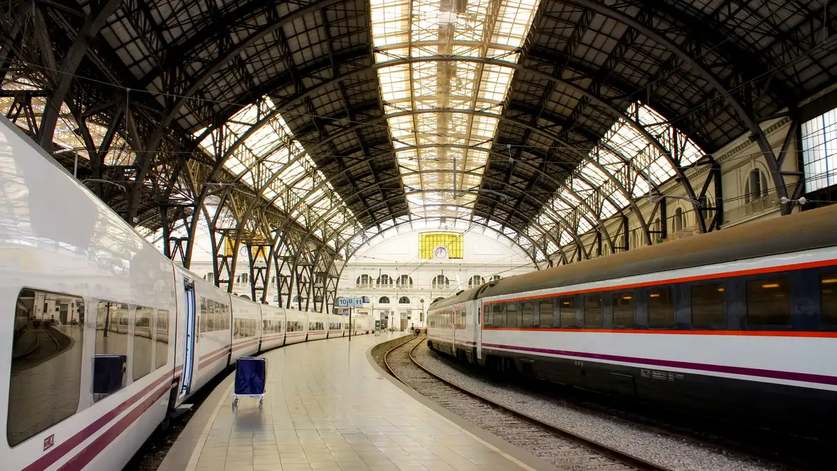 Rodalies vuelve a circular en Barcelona tras el accidente, pero persisten los retrasos