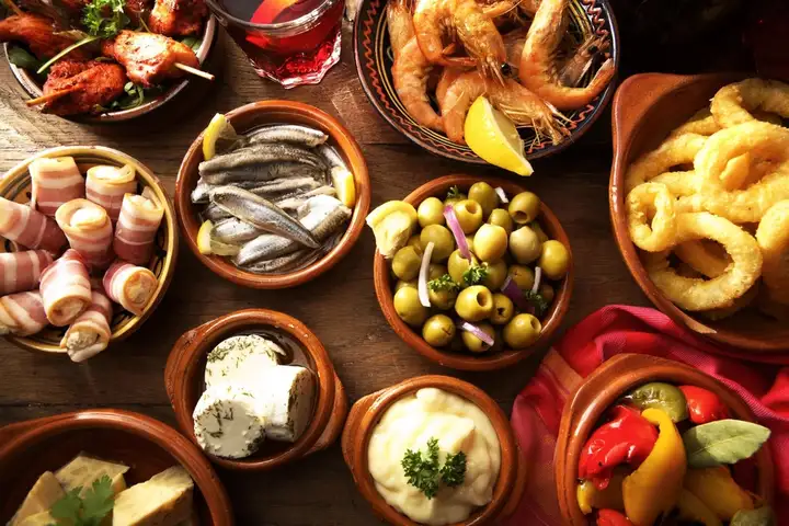 Disfruta y ahorra en Barcelona: 11 bares con tapas gratis