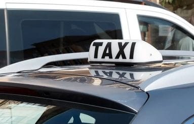El Prat suma 529 denuncias contra ‘taxis pirata’ en seis meses