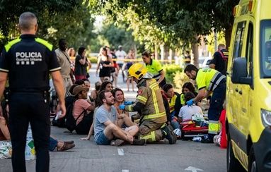 Un incendio corta la L1 y obliga a evacuar a pasajeros por el túnel