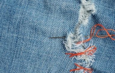 Seis patios de Barcelona recibirán talleres móviles para reparar ropa y objetos