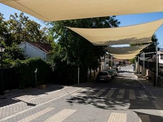 Los municipios de Madrid instalan más sombra contra el calor extremo